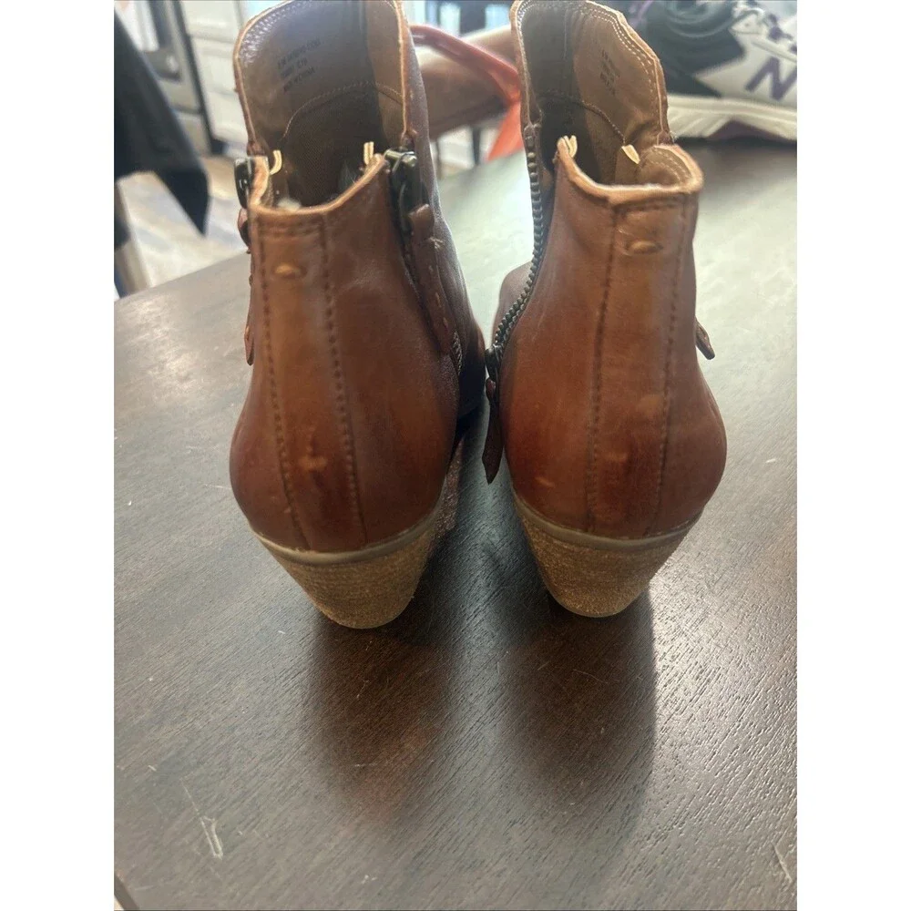 S28 Frye Womens Carson Piping Cognac DISTRESSED LEATHER Ankle Bootie - Size 6.5M